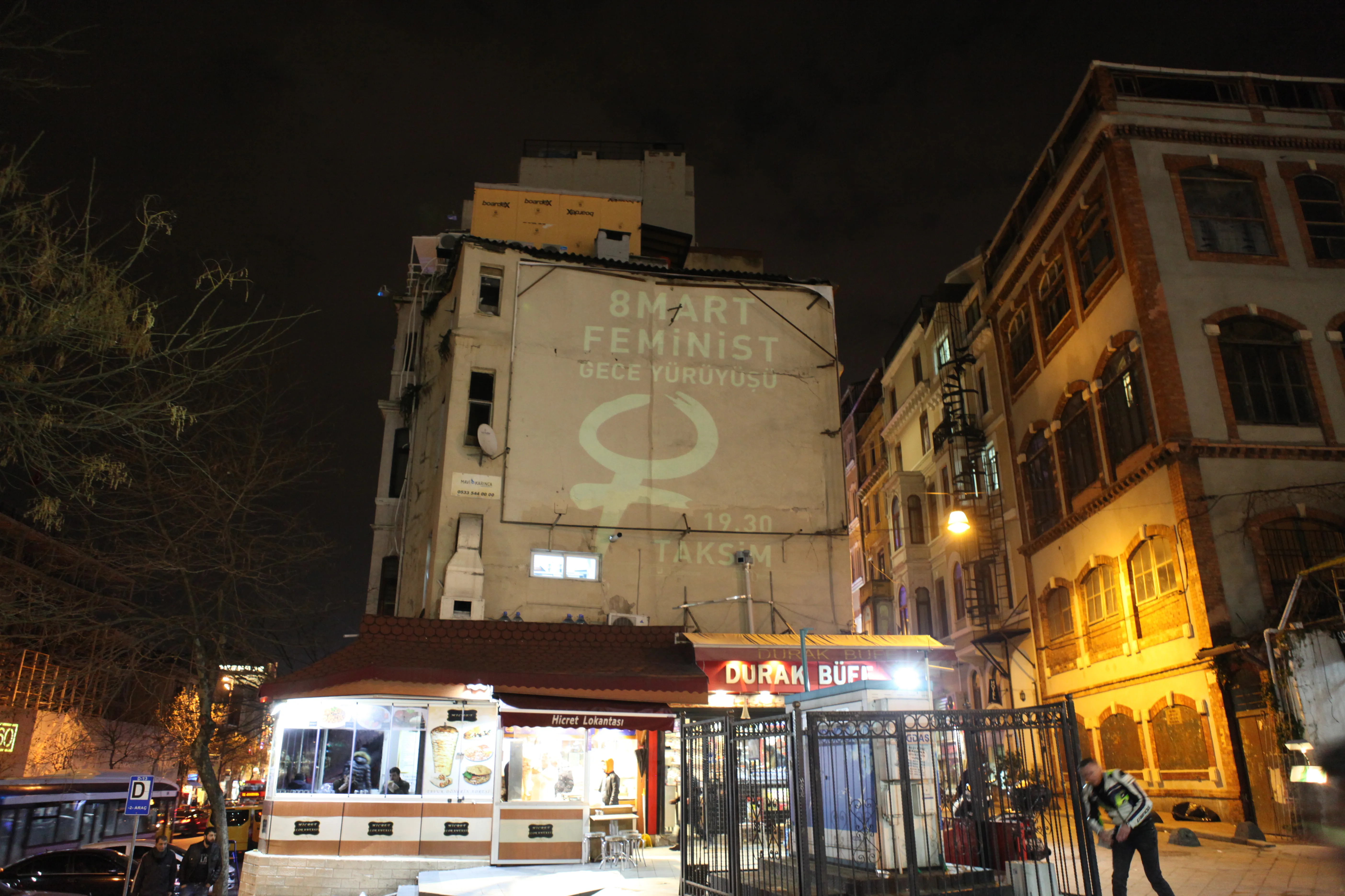 2018 Feminist Gece Yuruyusu Duvar Yansitma 6