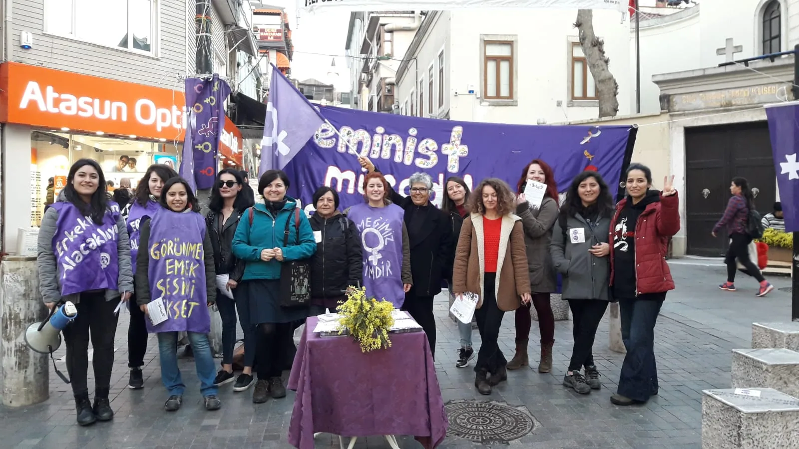 2019 Feminist Gece Yuruyusu Bildiri Dagitimi